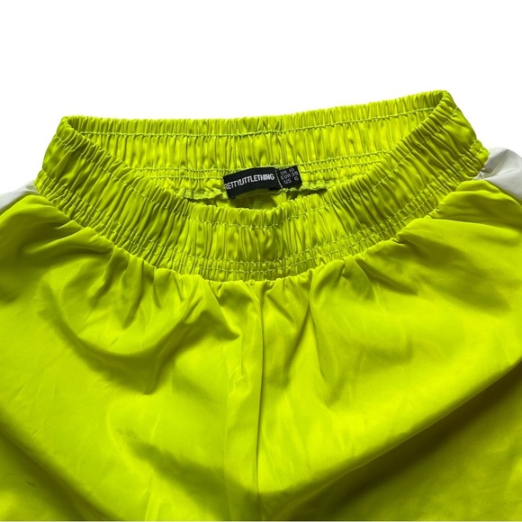 PrettyLittleThing Nylon Highlighter Shorts - Picture 3 of 3